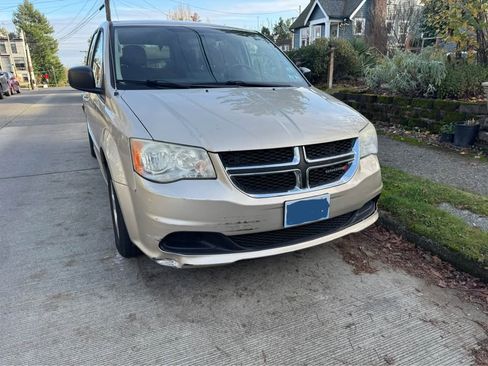 Used 2013 Dodge Grand Caravan SE image 1