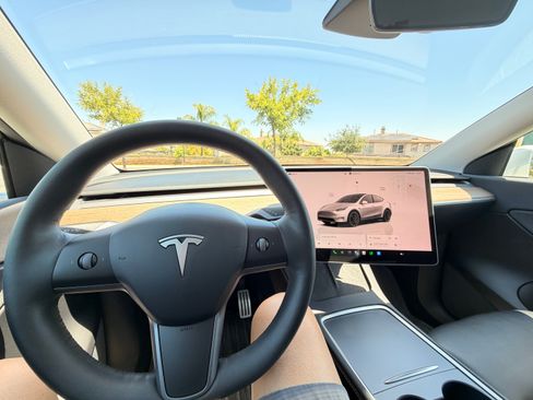 Used 2022 Tesla Model Y Performance AWD/4WD image 30