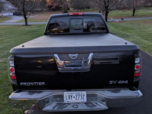 Used 2011 Nissan Frontier SV w/ SV Premium Utility Pkg image 8