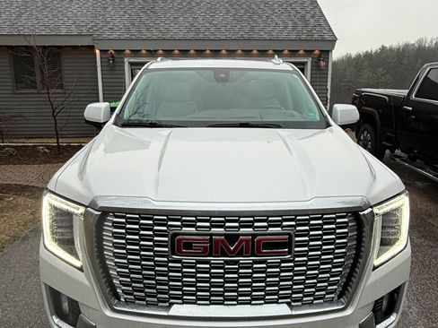 Used 2021 GMC Yukon XL Denali w/ Denali Premium Package image 10