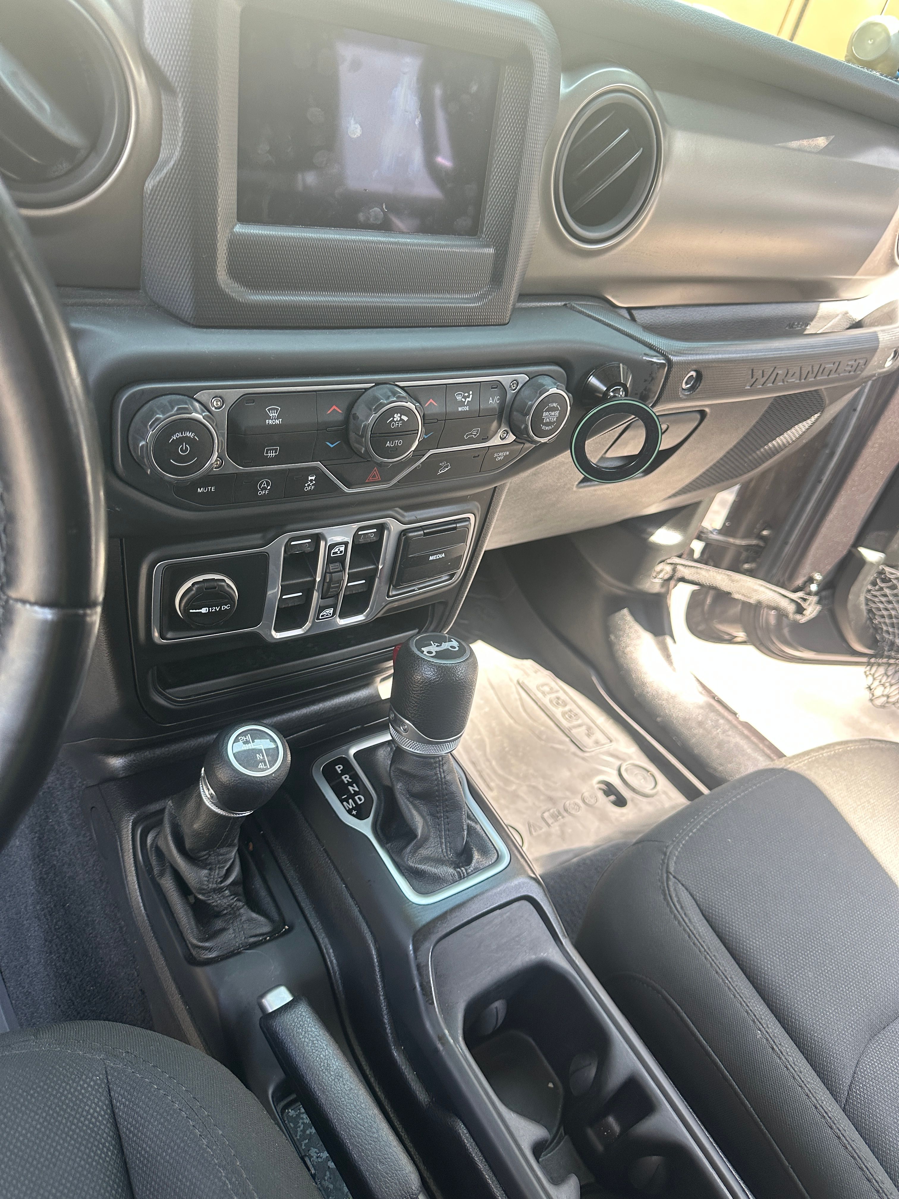 Used 2018 Jeep Wrangler Unlimited Sport S AWD/4WD image 14