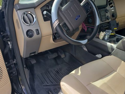 Used 2014 Ford F250 Lariat w/ Lariat Interior Package image 6