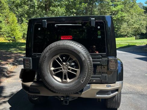 Used 2017 Jeep Wrangler Unlimited Sahara image 15