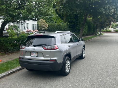 Used 2019 Jeep Cherokee Latitude w/ Popular Appearance Group AWD/4WD image 11