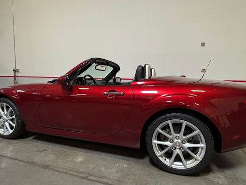 Used 2011 MAZDA MX-5 Miata Touring w/ Suspension Pkg RWD image 23