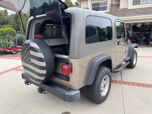 Used 2005 Jeep Wrangler Unlimited w/ Premium Audio Group AWD/4WD image 15