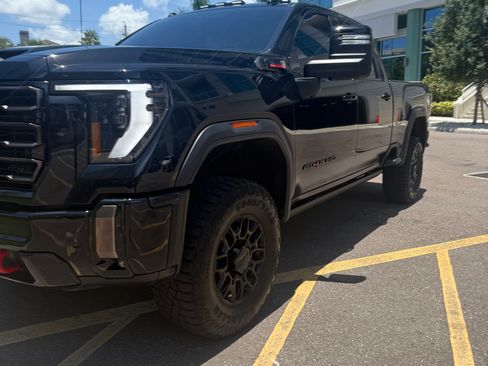 Used 2024 GMC Sierra 2500 AT4X AWD/4WD image 2