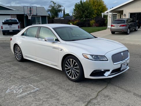 Used 2017 Lincoln Continental Select image 1