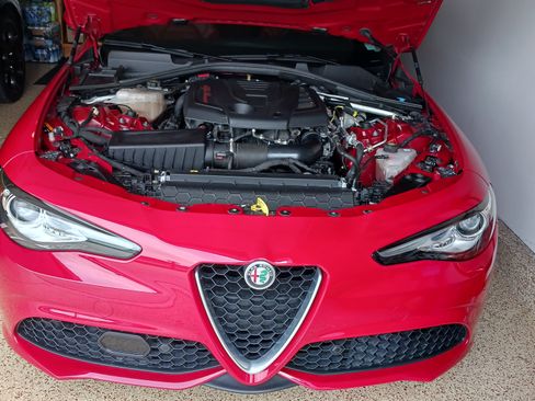 Used 2017 Alfa Romeo Giulia Ti w/ TI 19" Sport Package AWD/4WD image 25