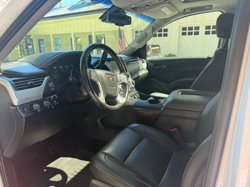 Used 2018 GMC Yukon XL SLT w/ Premium Edition AWD/4WD image 12