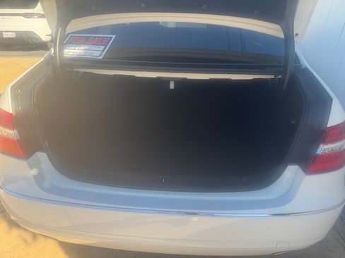 Used 2011 Mercedes-Benz E 350 Sedan image 9