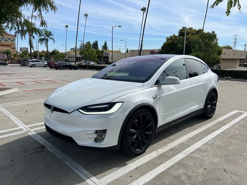 Used 2017 Tesla Model X 75D image 1