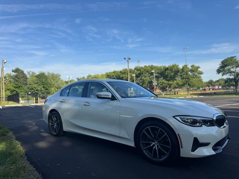 Used 2019 BMW 330i xDrive Sedan w/ Convenience Package AWD/4WD image 1