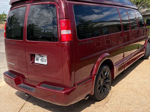 Used 2022 Chevrolet Express 2500 Extended w/ Enhanced Convenience Package image 5