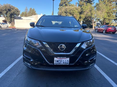 Used 2021 Nissan Rogue Sport SV image 11