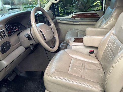 Used 2000 Ford Excursion Limited image 9