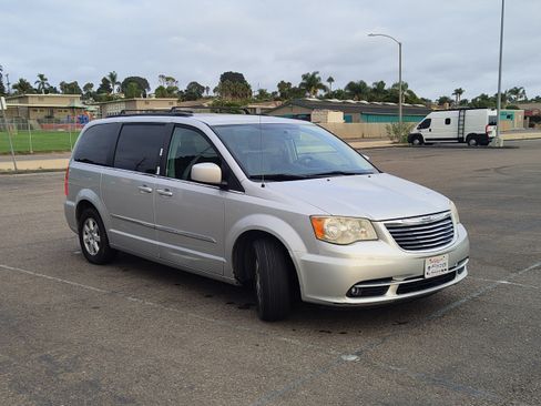 Used 2012 Chrysler Town & Country Touring w/ Entertainment Group #1 image 8