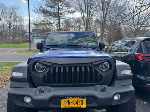 Used 2018 Jeep Wrangler Unlimited Sport AWD/4WD image 2