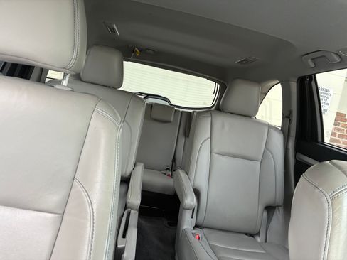 Used 2019 Toyota Highlander XLE image 22