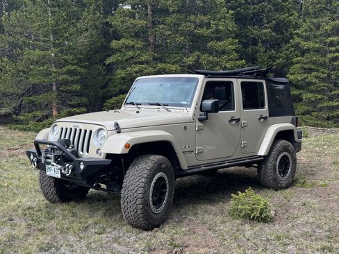 Used 2018 Jeep Wrangler Unlimited Sahara w/ Max Tow Package image 1