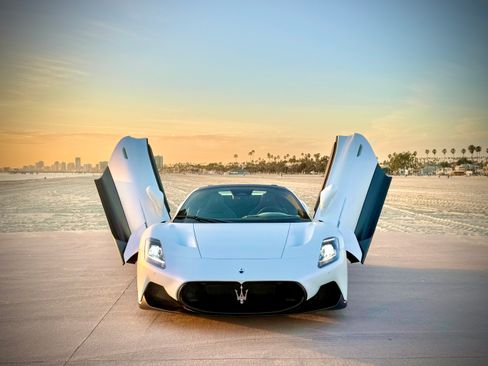 Used 2023 Maserati MC20 Spyder RWD image 1