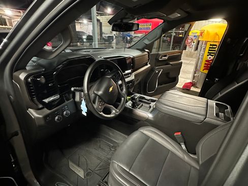 Used 2024 Chevrolet Silverado 1500 LTZ image 8