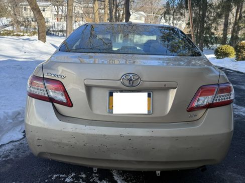 Used 2011 Toyota Camry LE w/ LE Extra-Value Pkg image 2