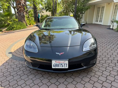 Used 2007 Chevrolet Corvette Coupe w/ Performance Package RWD image 6
