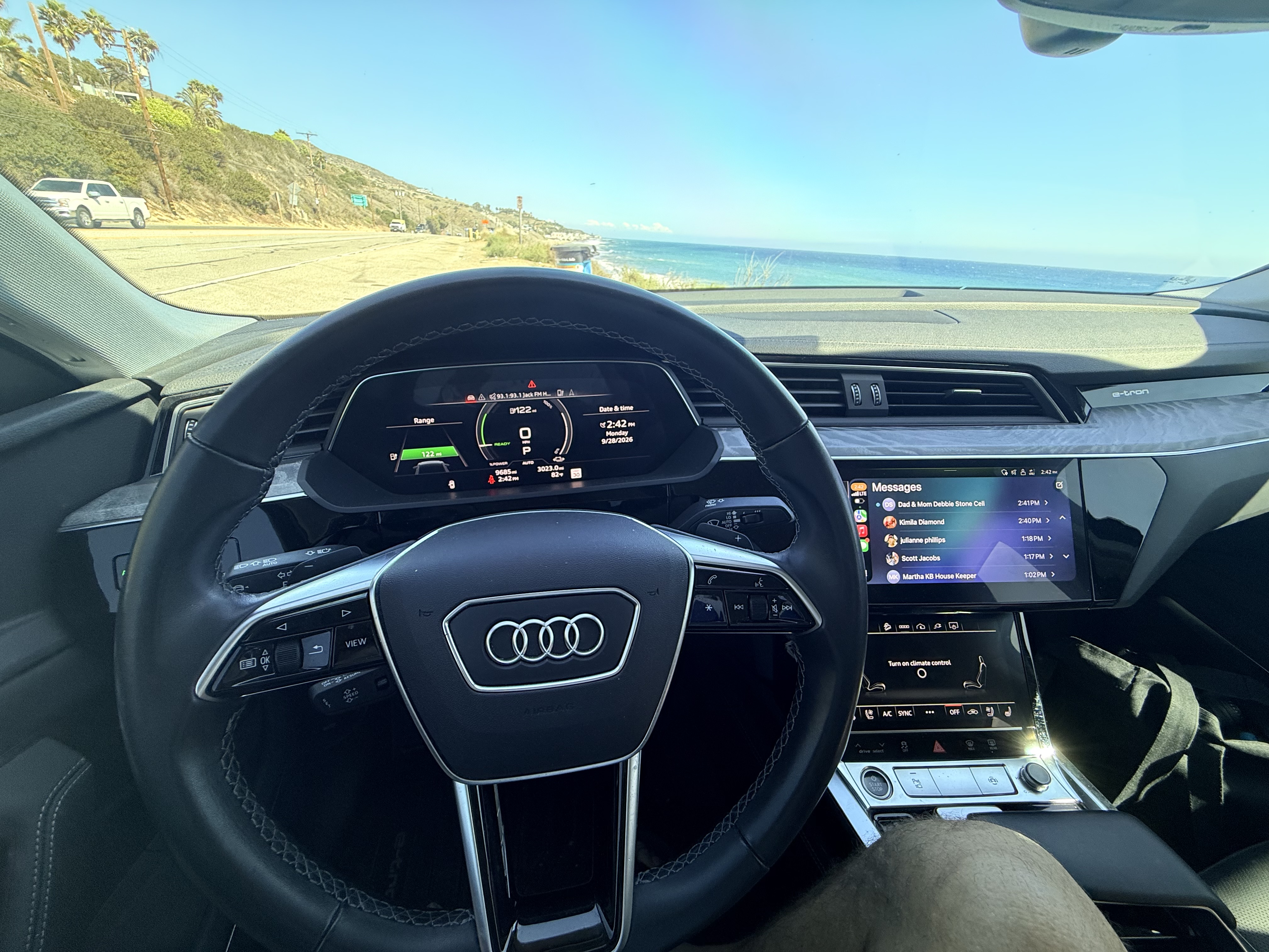 Used 2022 Audi e-tron Premium Plus w/ Premium Plus Package AWD/4WD image 13
