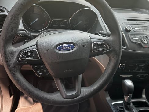 Used 2017 Ford Escape SE w/ SE Cold Weather Package AWD/4WD image 24