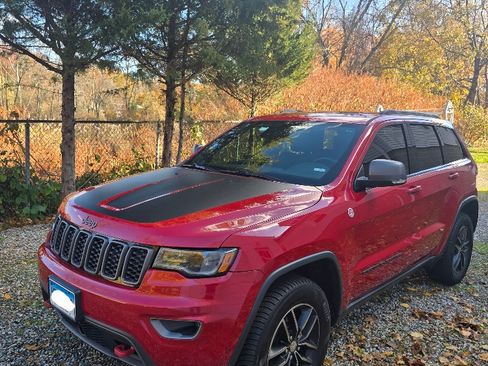 Used 2017 Jeep Grand Cherokee Trailhawk w/ Trailhawk Luxury Group image 2