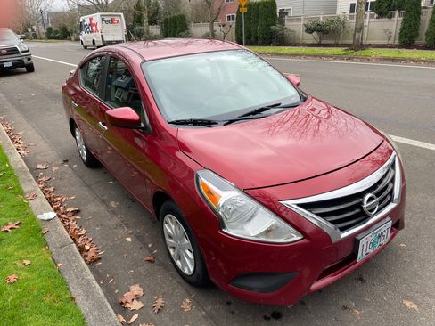 Used 2018 Nissan Versa SV image 11