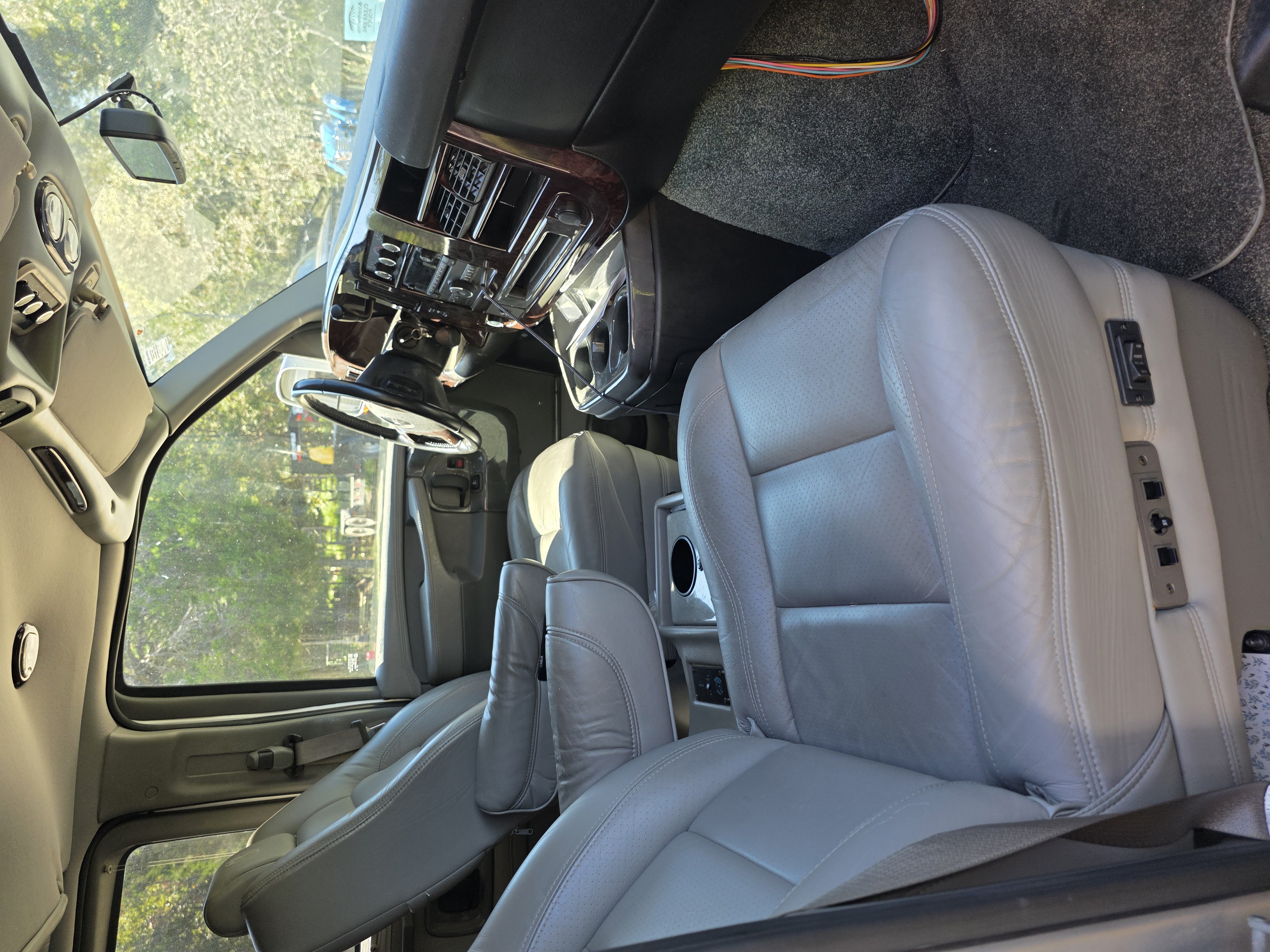 Used 2010 GMC Savana 1500 w/ Preferred Equipment Group RWD image 6