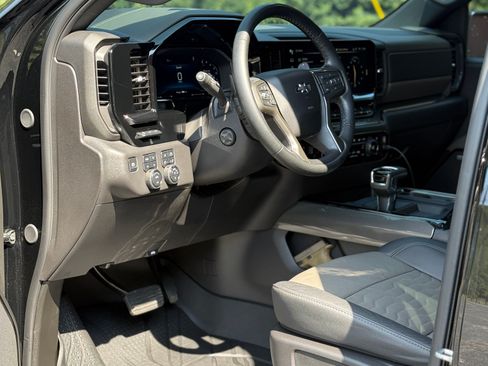 Used 2024 Chevrolet Silverado 1500 ZR2 w/ Technology Package AWD/4WD image 9
