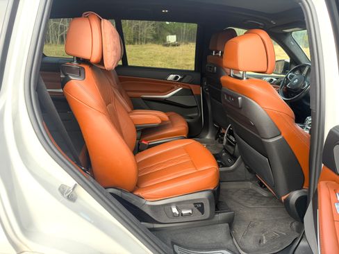 Used 2020 BMW X7 xDrive40i w/ M Sport Package AWD/4WD image 16