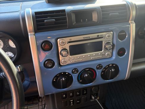 Used 2011 Toyota FJ Cruiser 4WD w/ Upgrade Pkg image 6