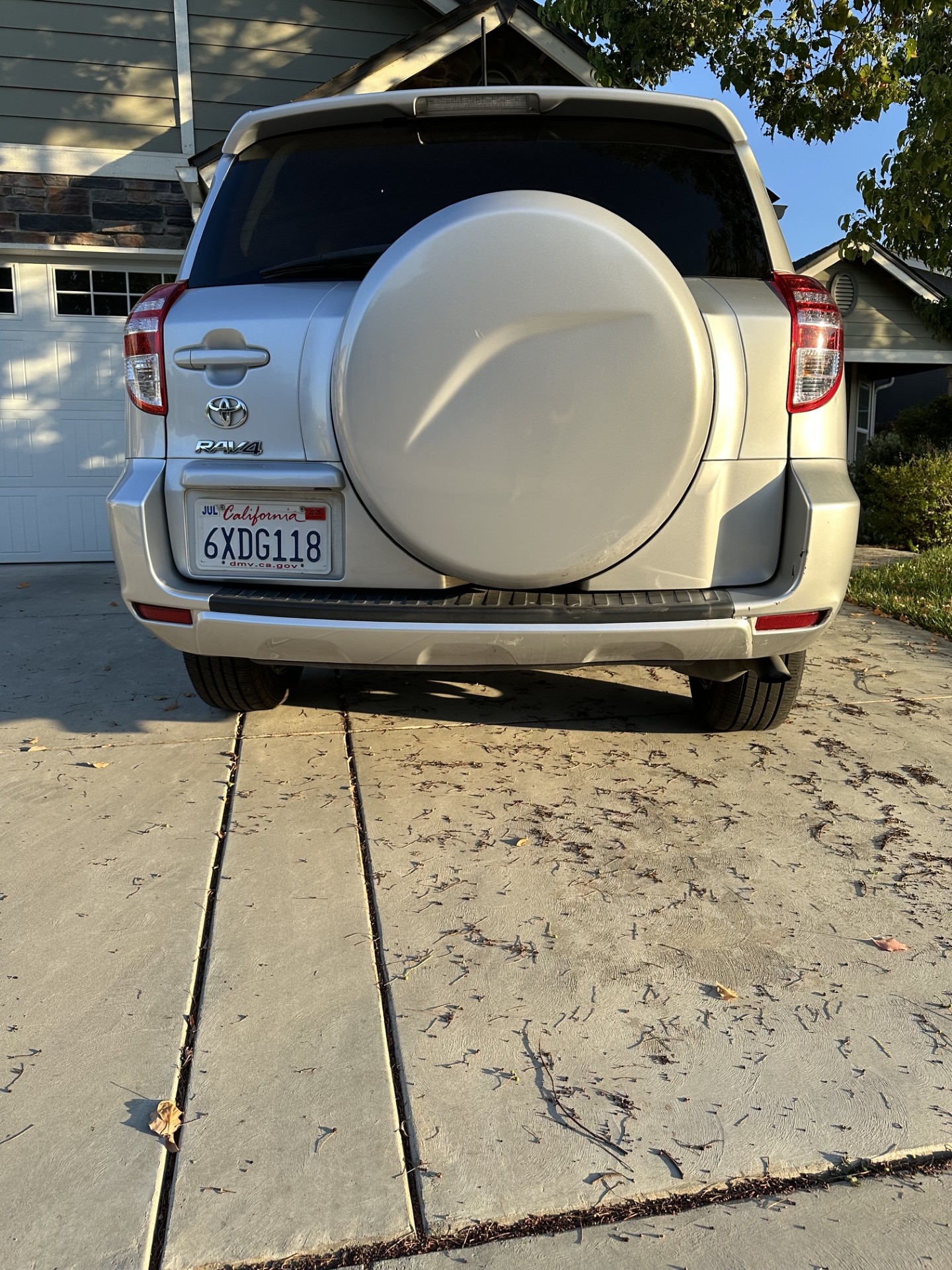 Used 2012 Toyota RAV4 FWD w/ Upgrade Value Pkg image 6