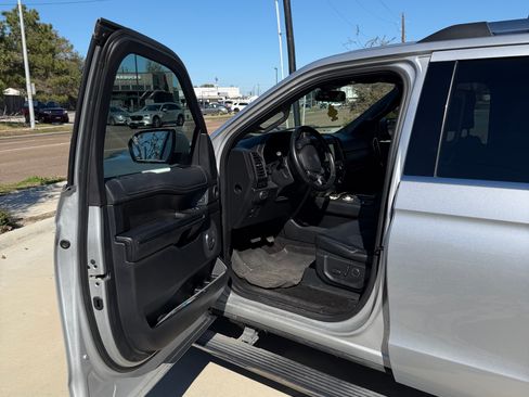 Used 2019 Ford Expedition Limited w/ Texas Edition Package image 4