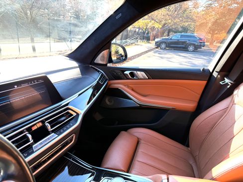 Used 2020 BMW X7 M50i image 10