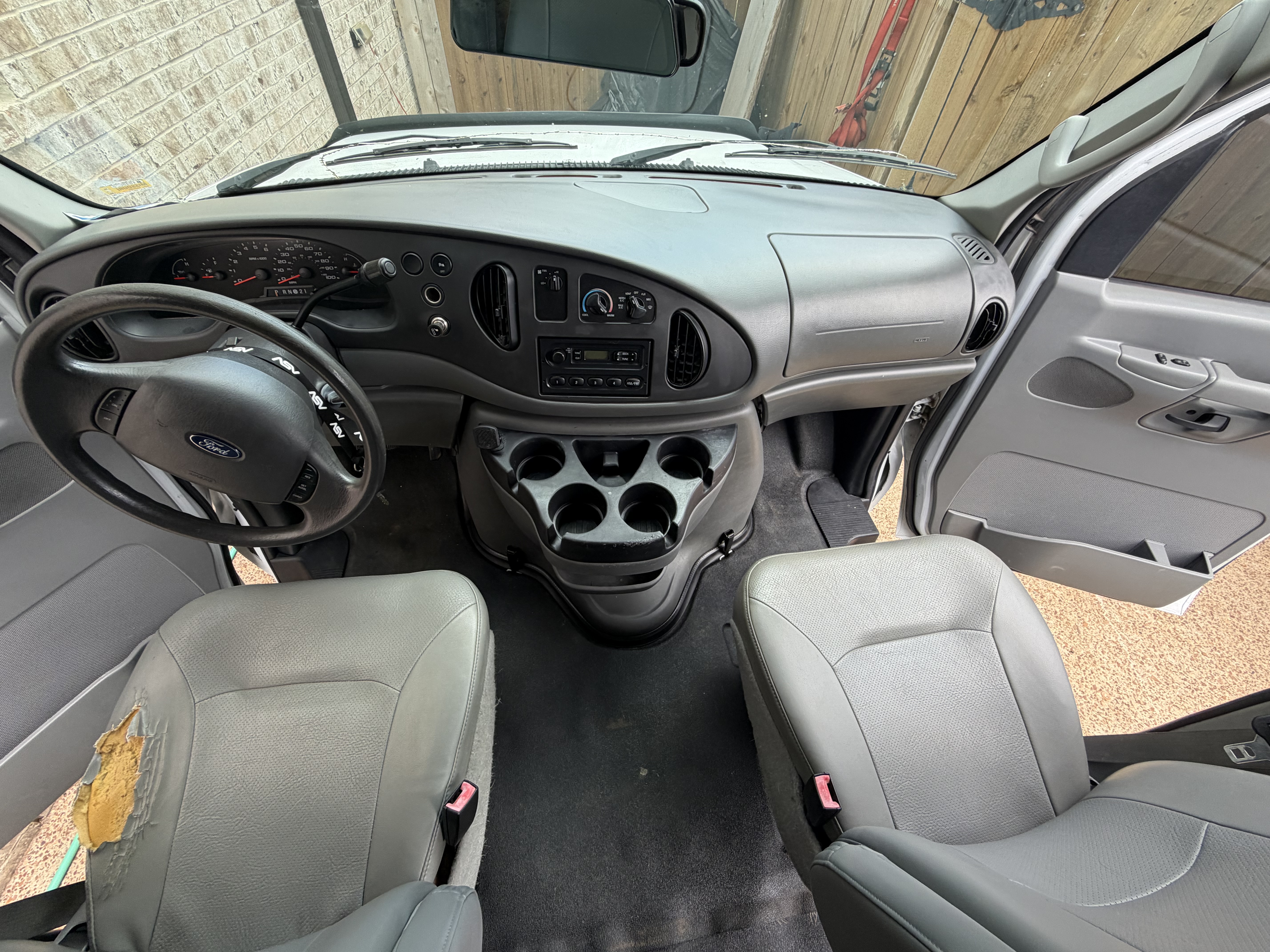 Used 2008 Ford E-150 and Econoline 150 Extended RWD image 24