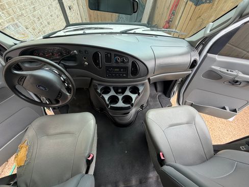 Used 2008 Ford E-150 and Econoline 150 Extended RWD image 24