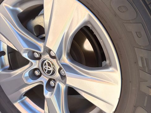 Used 2022 Toyota RAV4 XLE FWD image 12