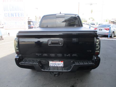 Used 2021 Toyota Tacoma TRD Off-Road w/ Technology Package image 6