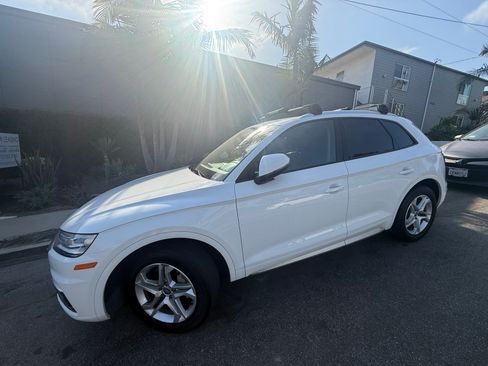 Used 2018 Audi Q5 2.0T Premium w/ Convenience Package AWD/4WD image 4