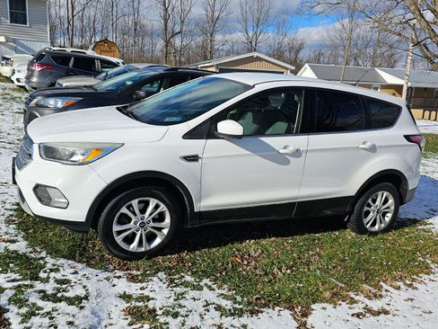 Used 2017 Ford Escape SE image 1
