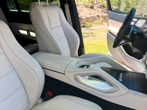 Used 2024 Mercedes-Benz GLS 450 4MATIC image 22