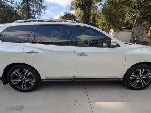 Used 2017 Nissan Pathfinder Platinum image 4