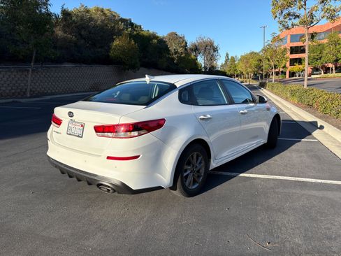 Used 2020 Kia Optima LX image 4