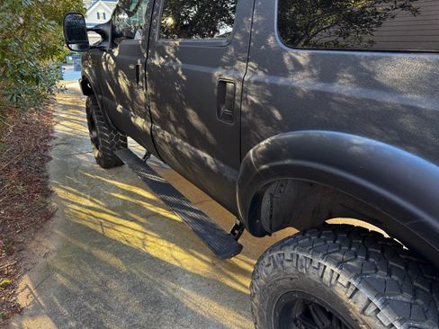 Used 2005 Ford Excursion Limited image 2