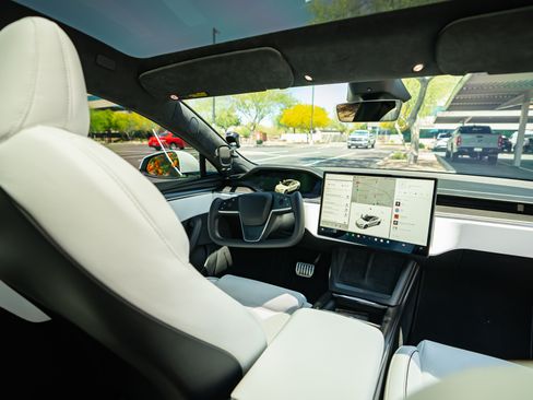 Used 2023 Tesla Model S Plaid image 12